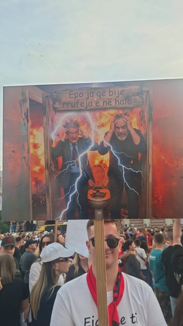 FOTO/ Nga ironia te kritikat për Ramën, pankartat pikante në