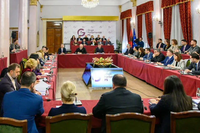 Rama urdh&euml;ron deputet&euml;t dhe partin&euml;/ B&euml;ni kujdes me