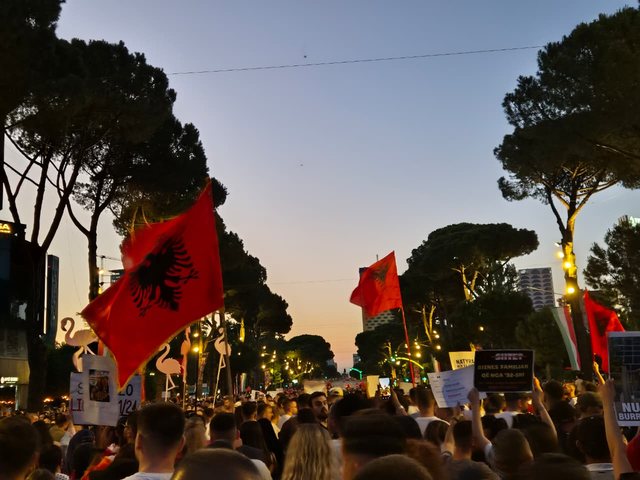 Si protestat po rrisin v&euml;mendjen (pozitive) ndaj Shqip&euml;ris&euml;