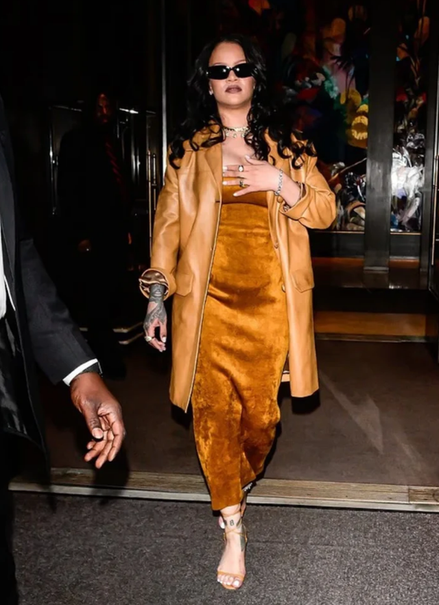 Rihanna shkëlqen në Tribeca Film Festival, paraqitja e saj elegante