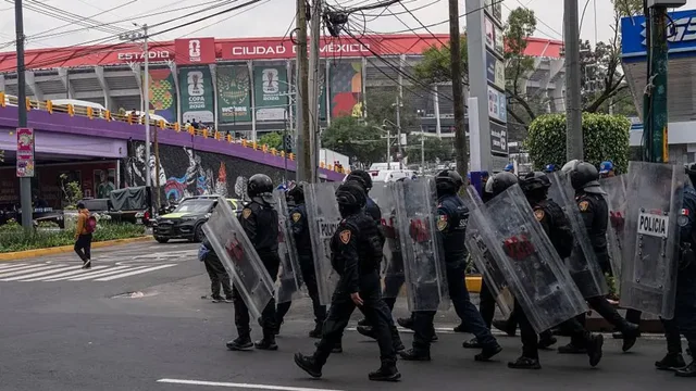 Ethet e Kup&euml;s s&euml; Bot&euml;s shnd&euml;rrohen n&euml; protesta n&euml;