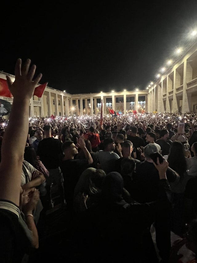 VIDEO/ Antimitingu i Ramës, protestuesit ‘përmbytin’