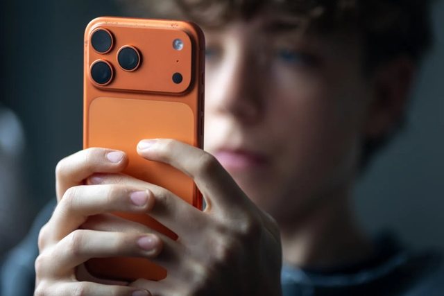 Britania i shpall luftë rrjeteve sociale: TikTok, Instagram dhe Snapchat