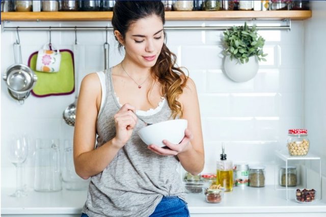 Vakti i parë i ditës/ Nutricionistja zbulon mëngjesin që