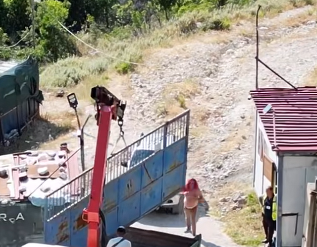 Të dielën u paralajmërua protestë, hiqet porta që