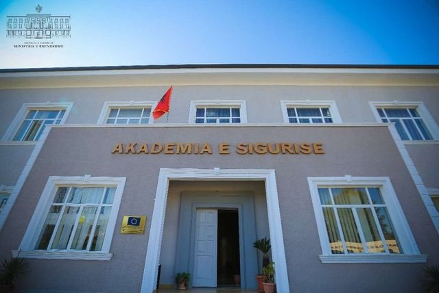 Helmimi te Akademia e Siguris&euml;, policia: 60 student&euml; p&euml;rfunduan
