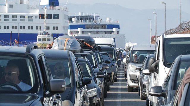 Shqip&euml;ria turistike &ldquo;ngec&rdquo; n&euml; trafik