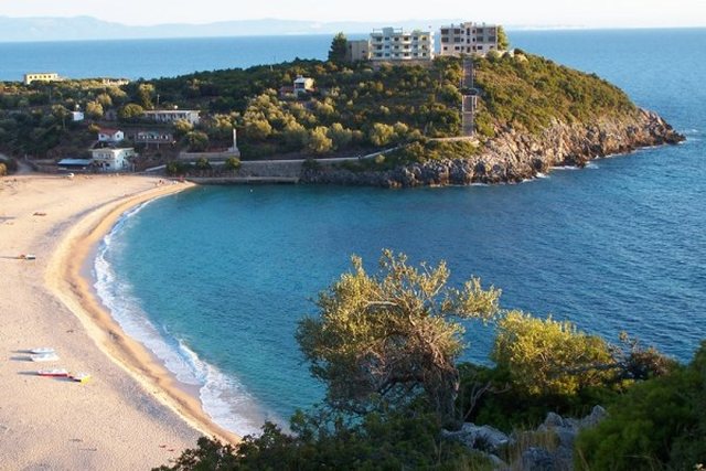 Uzurpohet plazhi publik i Kalas&euml; n&euml; Vlor&euml;, denoncimi qytetarit: