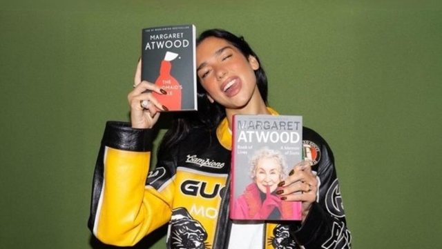 Liri p&euml;r librat e ndaluar dhe t&euml; censuruar, Dua Lipa hap