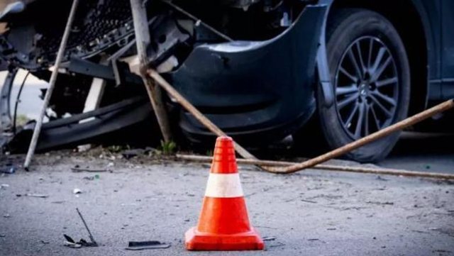Aksidenti n&euml; autostrad&euml;, dyshohet p&euml;r dy t&euml; vdekur