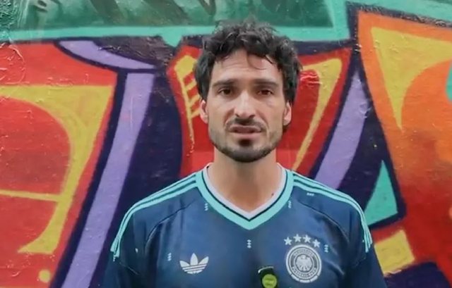 Humels i pam&euml;shirsh&euml;m pas eliminimit: Shum&euml; lojtar&euml; t&euml;