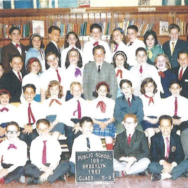 Gazeta amerikane hedh drit&euml; mbi f&euml;mij&euml;rin&euml; e pedofilit