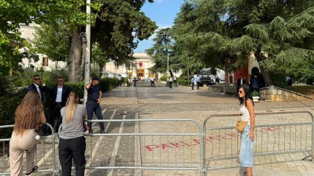 Protesta para Parlamentit, deputet&euml;t e Partis&euml; Socialiste