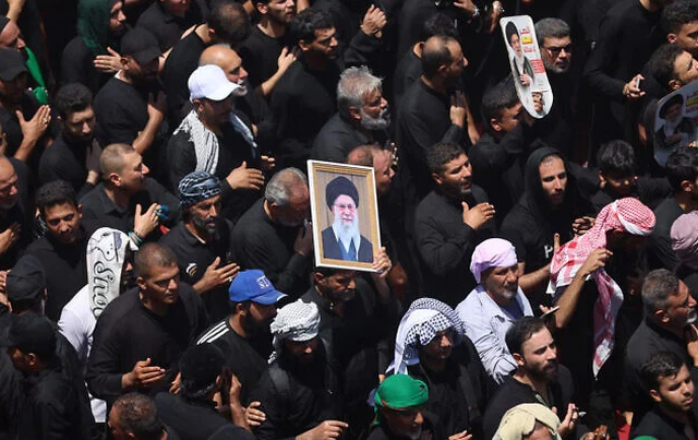 Teherani fillon zinë publike për Ajatollah Khamenein me funeralin