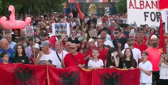 "Rama jepe dorëheqjen"/ Shqiptarët 34 ditë