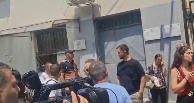 Zbardhen emrat e 21 protestuesve t&euml; arrestuar para parlamentit dhe mbahen