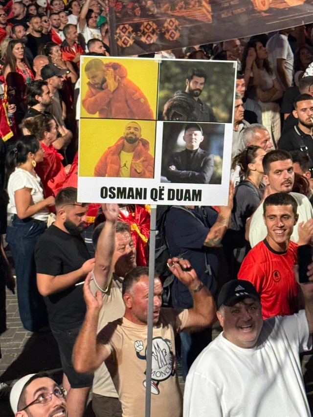 Qytetar&euml;t shkojn&euml; te komisariati ku mbahen n&euml; paraburgim disa