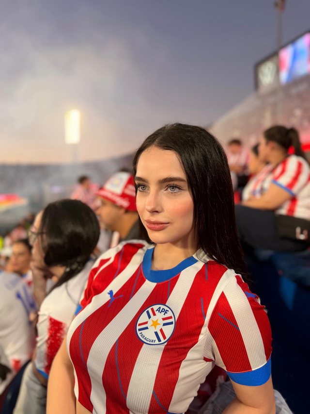 FOTO/ Nuk është me Inteligjencë Artificiale, tifozja pushton