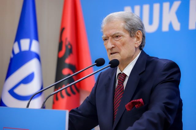 Berisha: Libri i kuq, akuza m&euml; e r&euml;nd&euml; ndaj Ram&euml;s, brigjet