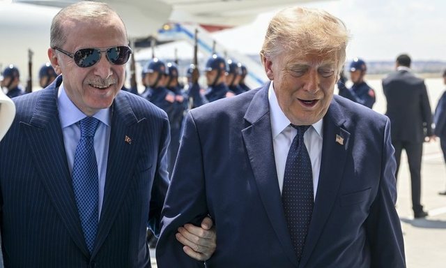 Trump-Erdogan: Çfarë tregon gjuha e trupit gjatë takimit?