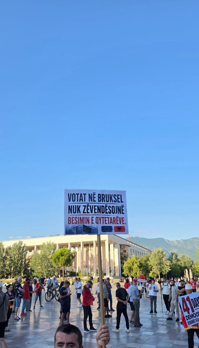 “Poza ndërkombëtare, heshtje për qytetarët”/