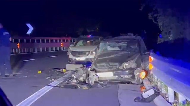 VIDEO/ Aksident i r&euml;nd&euml; n&euml; aksin Elbasan-Librazhd, nj&euml; grua