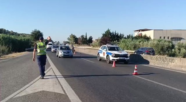 EMRI/ Aksident, e moshuara p&euml;rplaset nga nj&euml; makin&euml;!