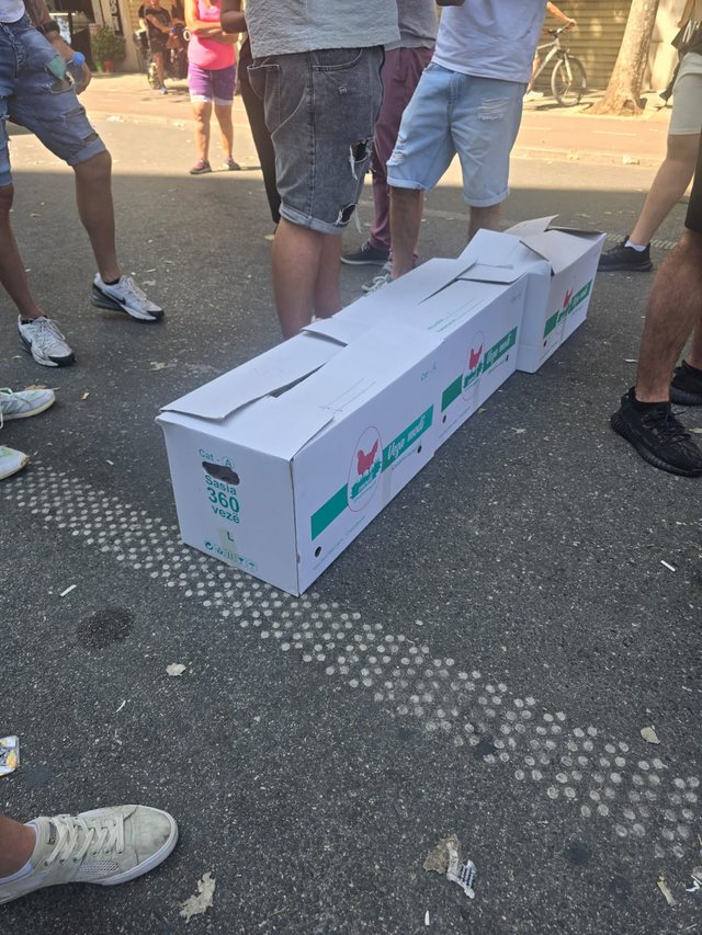 Pritet mbyllja e seanc&euml;s plenare/ Protestuesit &ldquo;z&euml;n&euml;