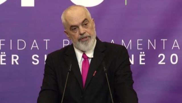 Rama sulmon protestuesit: Korbat dhe sorrat as mos lodhen hiç duke