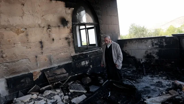 BBC: Kolonët izraelitë u vënë flakën xhamive, makinave