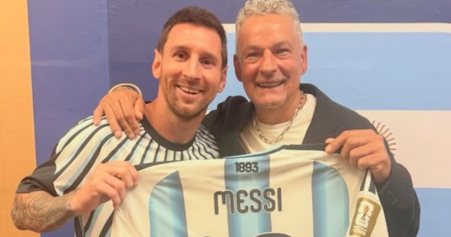 Leo Messi i dhuron fanel&euml;n Roberto Baggios, pas fitores s&euml;