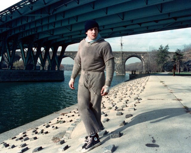 Sylvester Stallone mbush 80 vjeç, Rocky 50! Nga gjumi në stacionin e