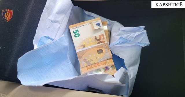 Nuk deklaroi mbi 30 mijë euro në pikën kufitare të