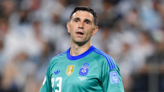 &ldquo;Dibu&rdquo; Martinez zbulon sakrific&euml;n para Bot&euml;rorit: Luajta