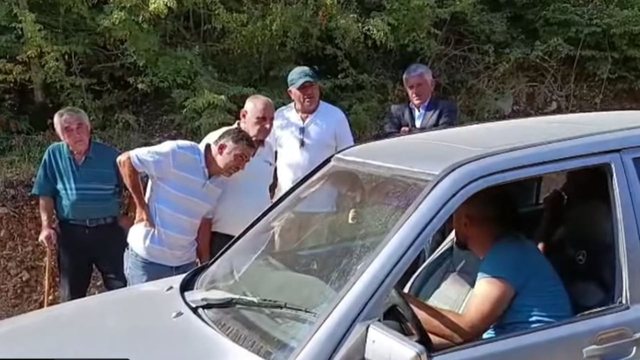 Braktisin fshatin prej rrug&euml;s, banor&euml;t e Mafsheqit t&euml;