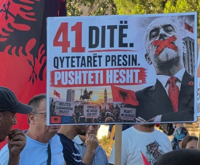 “Poza ndërkombëtare, heshtje për qytetarët”/