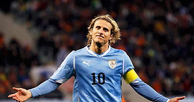Diego Forl&aacute;n merr drejtimin e Uruguajit, legjenda z&euml;vend&euml;son