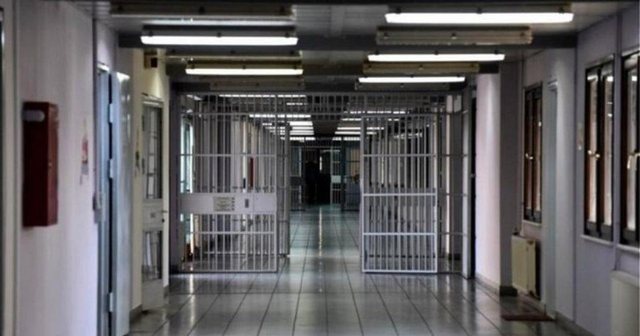 Policia greke ‘zbarkon’ në burgun e Nafplios/ Kontrollohet