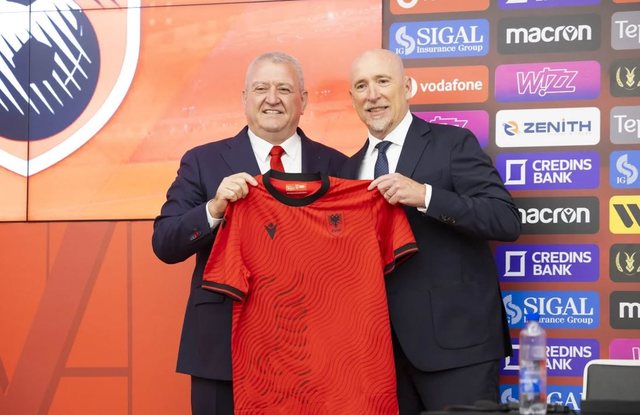 Maran zbulon list&euml;n e par&euml; te Komb&euml;tarja shqiptare.