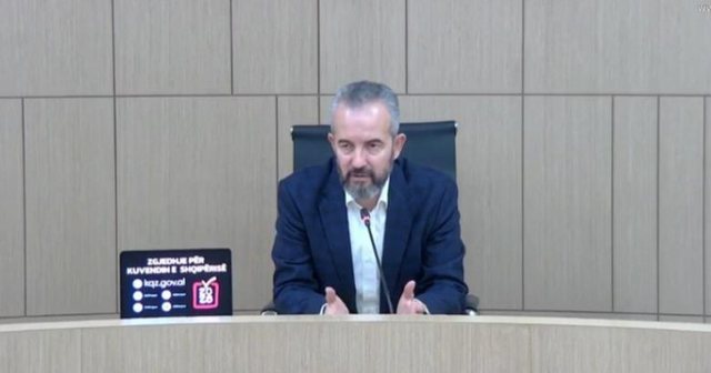 Votimi elektronik në njësinë nr.10 në Tiranë dhe