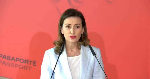 "Merrni me vete një të afërm, mik, fqinj dhe votoni!"