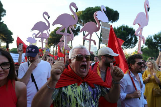 Media zvicerane jehon&euml; protestave masive n&euml; Tiran&euml;: T&euml;