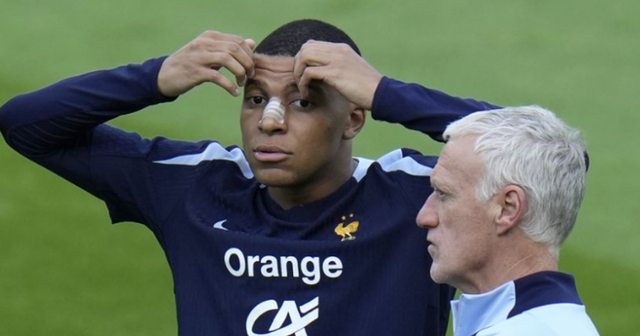 Deschamps i del në krah Mbappes: Është një lider shembullor,