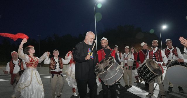 VIDEO/ Rama mbyll vizitën në Dibër me inspektimin e rrugës
