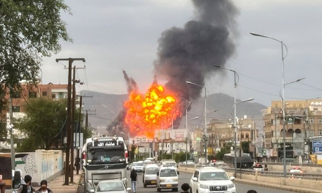 Rebel&euml;t Houthi shpallin ndalimin e lundrimit n&euml; Detin e Kuq dhe marrin