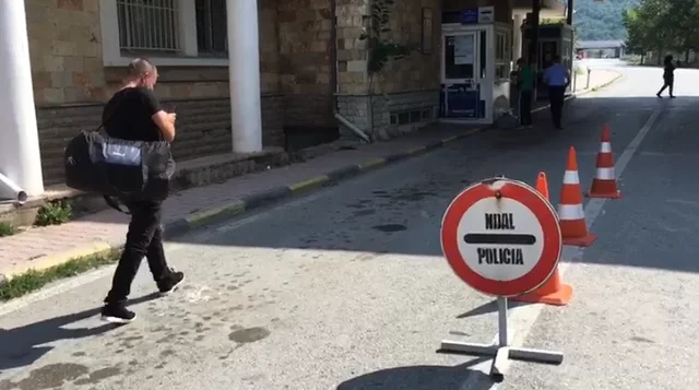 Bllokohet Kapshtica, greva e doganierëve grekë pezullon kalimin e