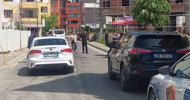 Plagosja në Laç/ Gjendet një makinë e djegur në
