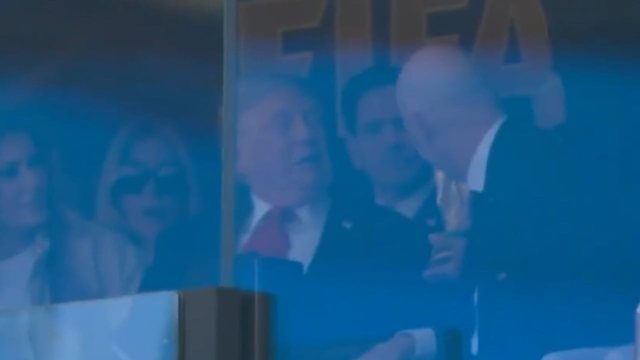 VIDEO/ Donald Trump e ndjek finalen e Botërorit pas xhamit antiplumb, masat