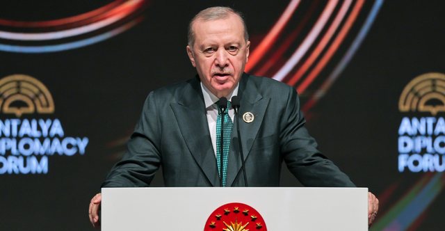 &ldquo;Do t&euml; punojm&euml; p&euml;r paqen!&rdquo;/ Erdogan sulmon