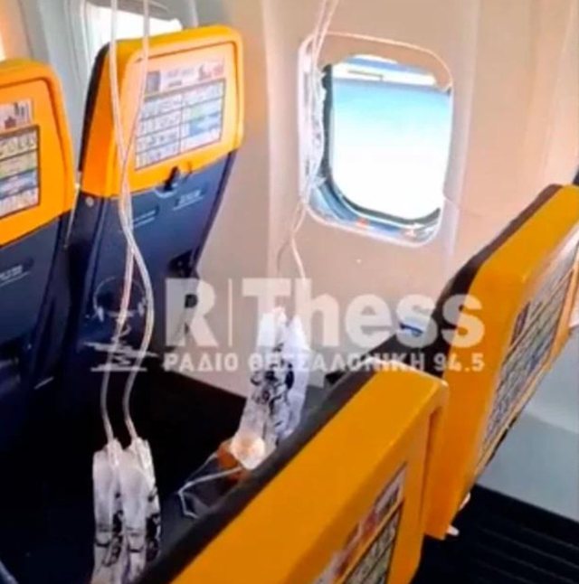 Panik gjatë një fluturimi në Greqi, thyhet xhami i avionit, era